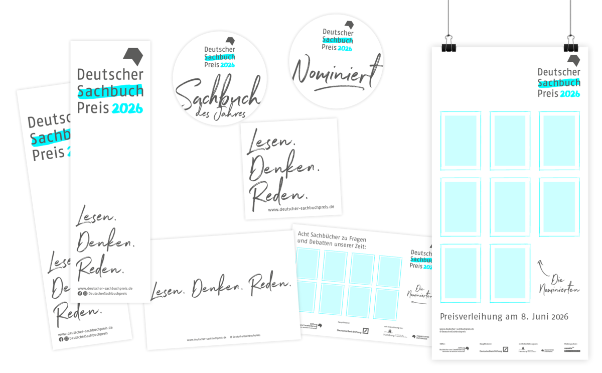 Die Materialien Abbildung des Dekopakets für den Deutschen Sachbuchpreis 2026 mit Lesezeichen, Plakaten, Postkarten, Stickern