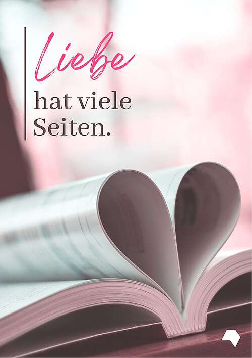 Spruch: Liebe hat viele Seiten. Hintergrund: Buch mit Seiten in Form eines Herzes