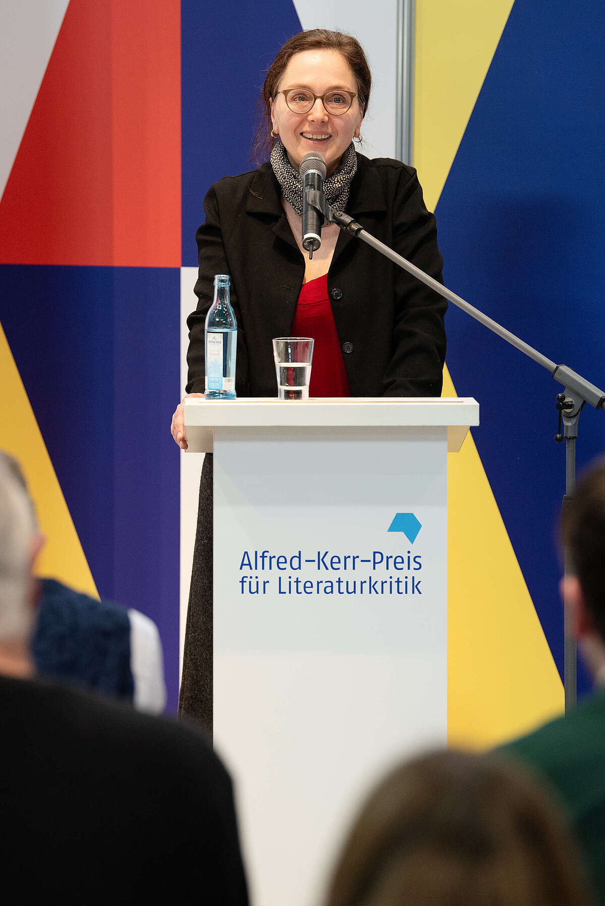 Die Preisträgerin Beate Tröger am Rednerpult